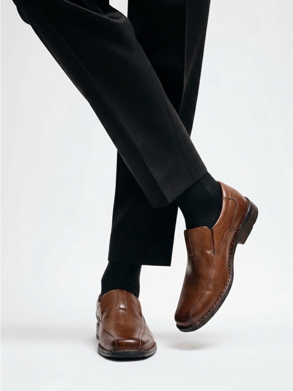 Clarks Brown Leather Slip-On Loafers Brand New. size 11.5